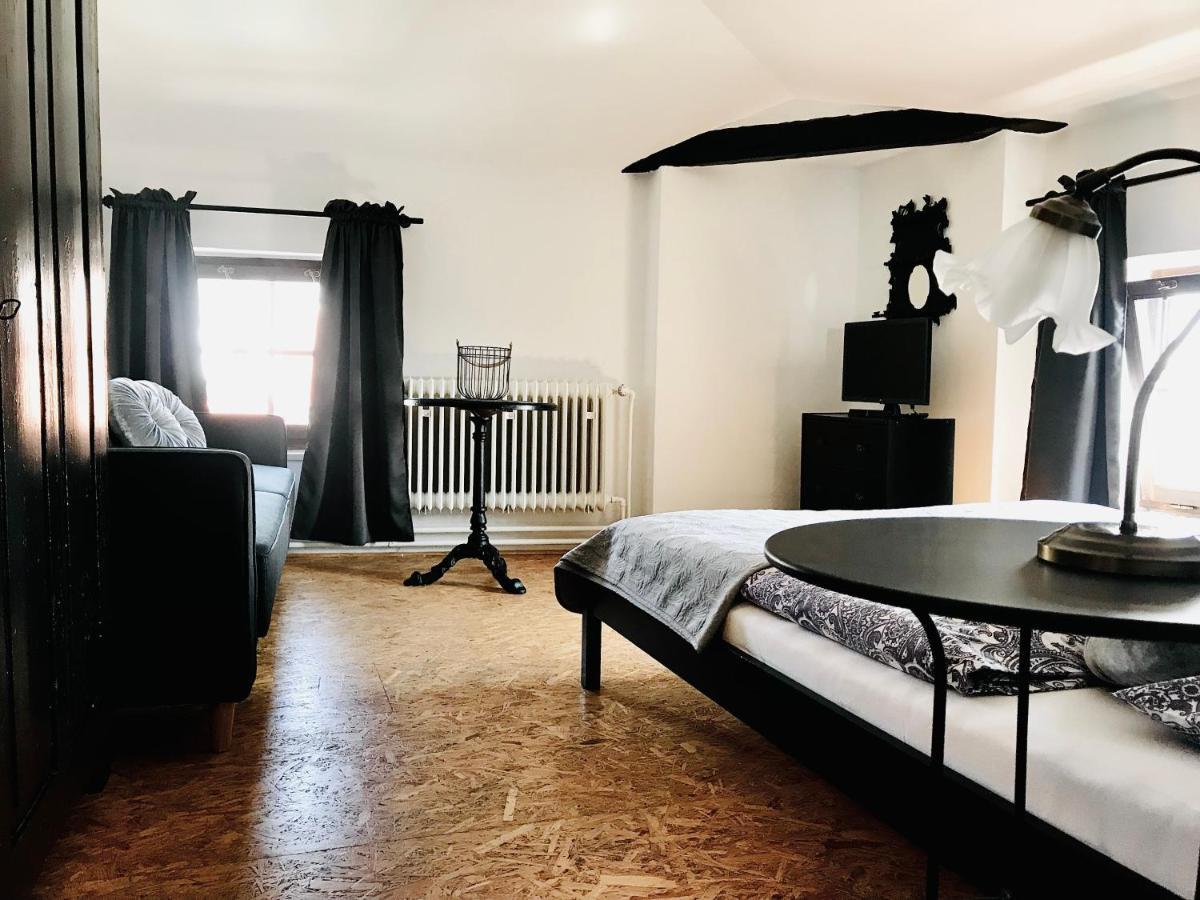 Boutique Apartments U Rolanda, Mikulasske Namesti Зноймо Екстер'єр фото