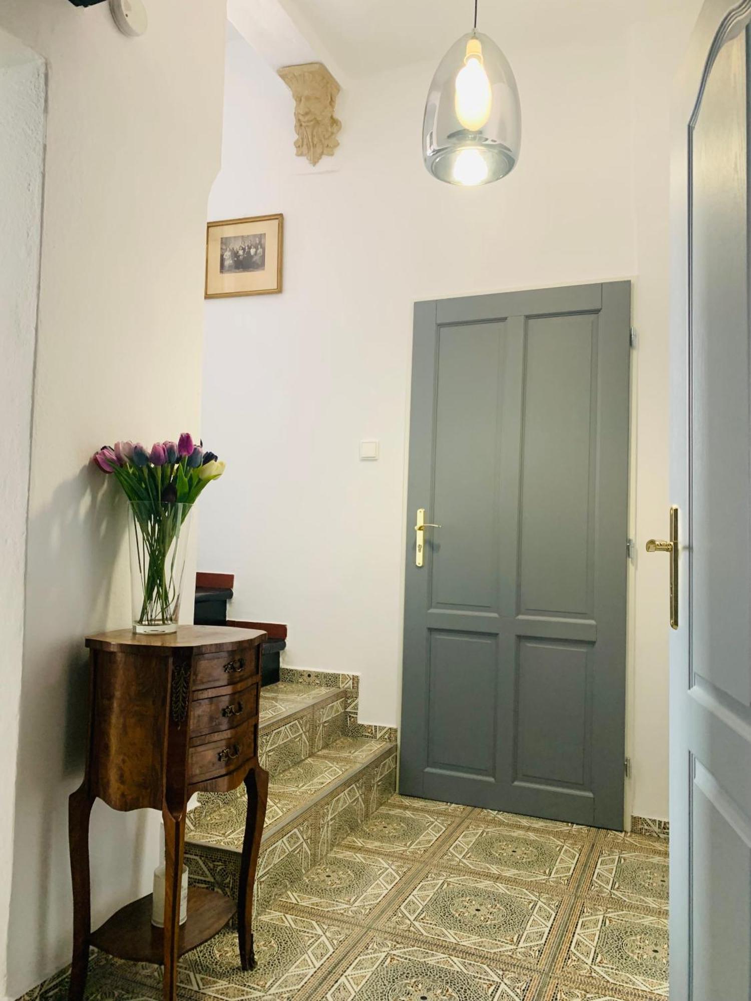 Boutique Apartments U Rolanda, Mikulasske Namesti Зноймо Екстер'єр фото