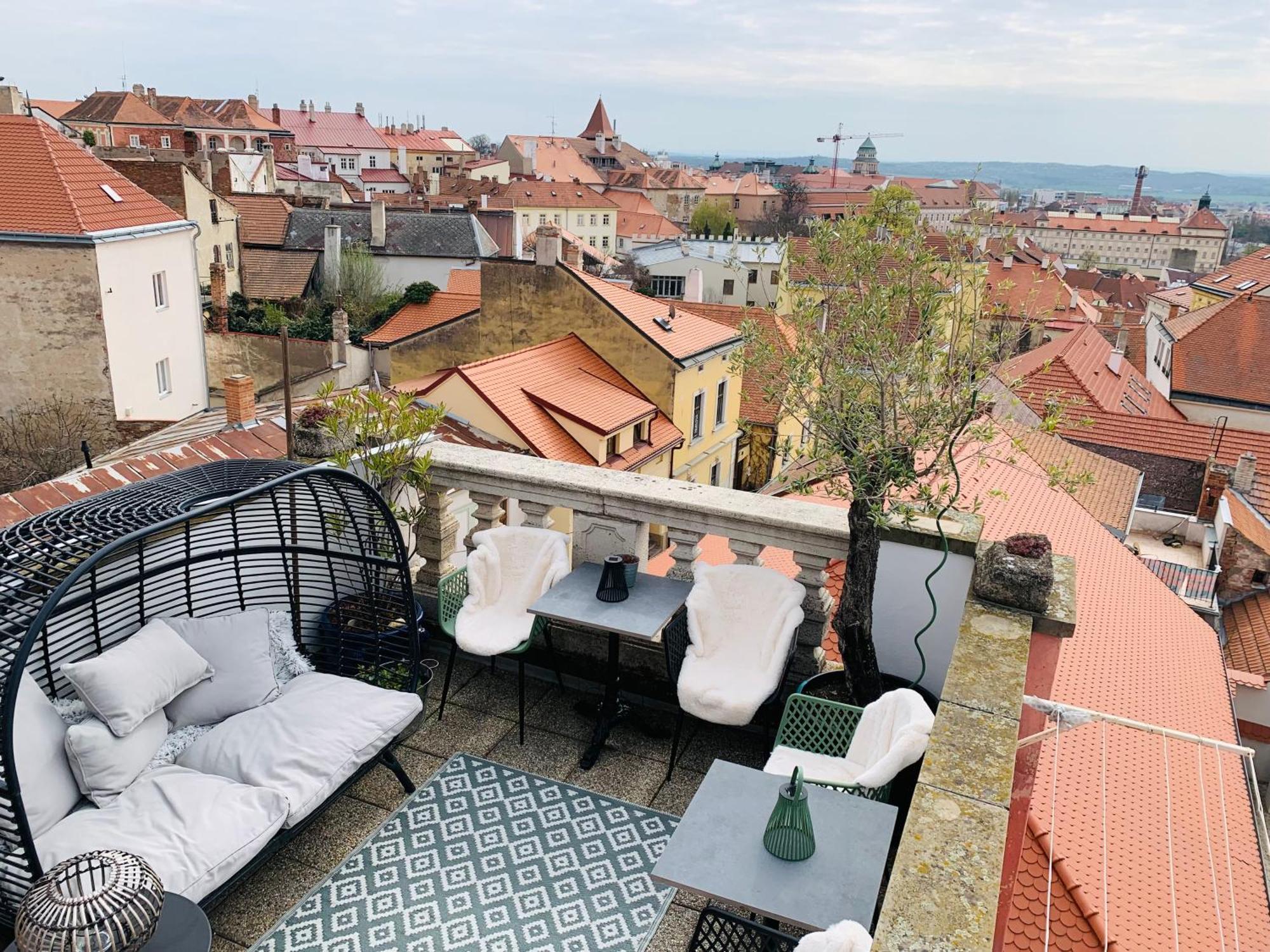 Boutique Apartments U Rolanda, Mikulasske Namesti Зноймо Екстер'єр фото