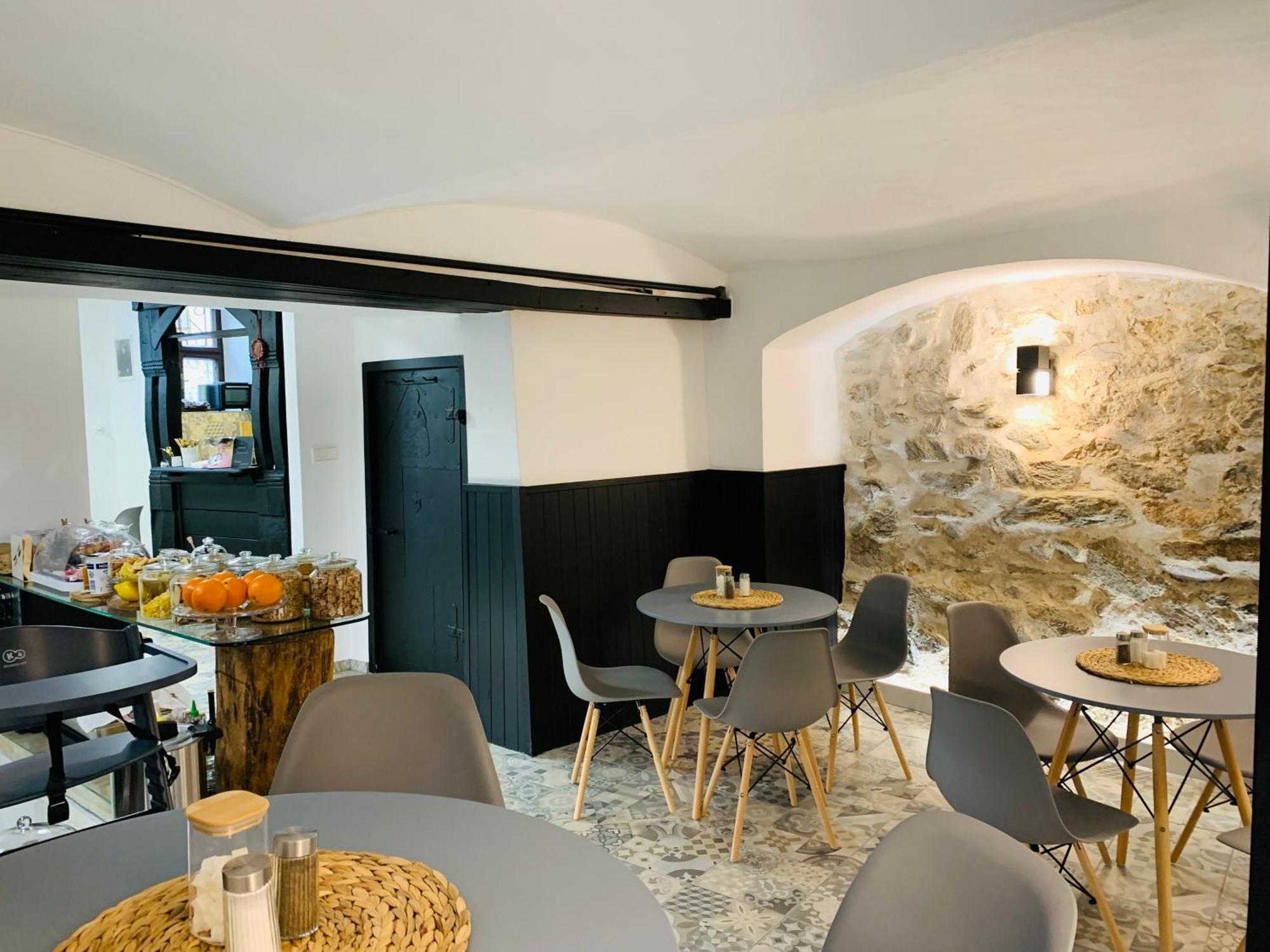Boutique Apartments U Rolanda, Mikulasske Namesti Зноймо Екстер'єр фото
