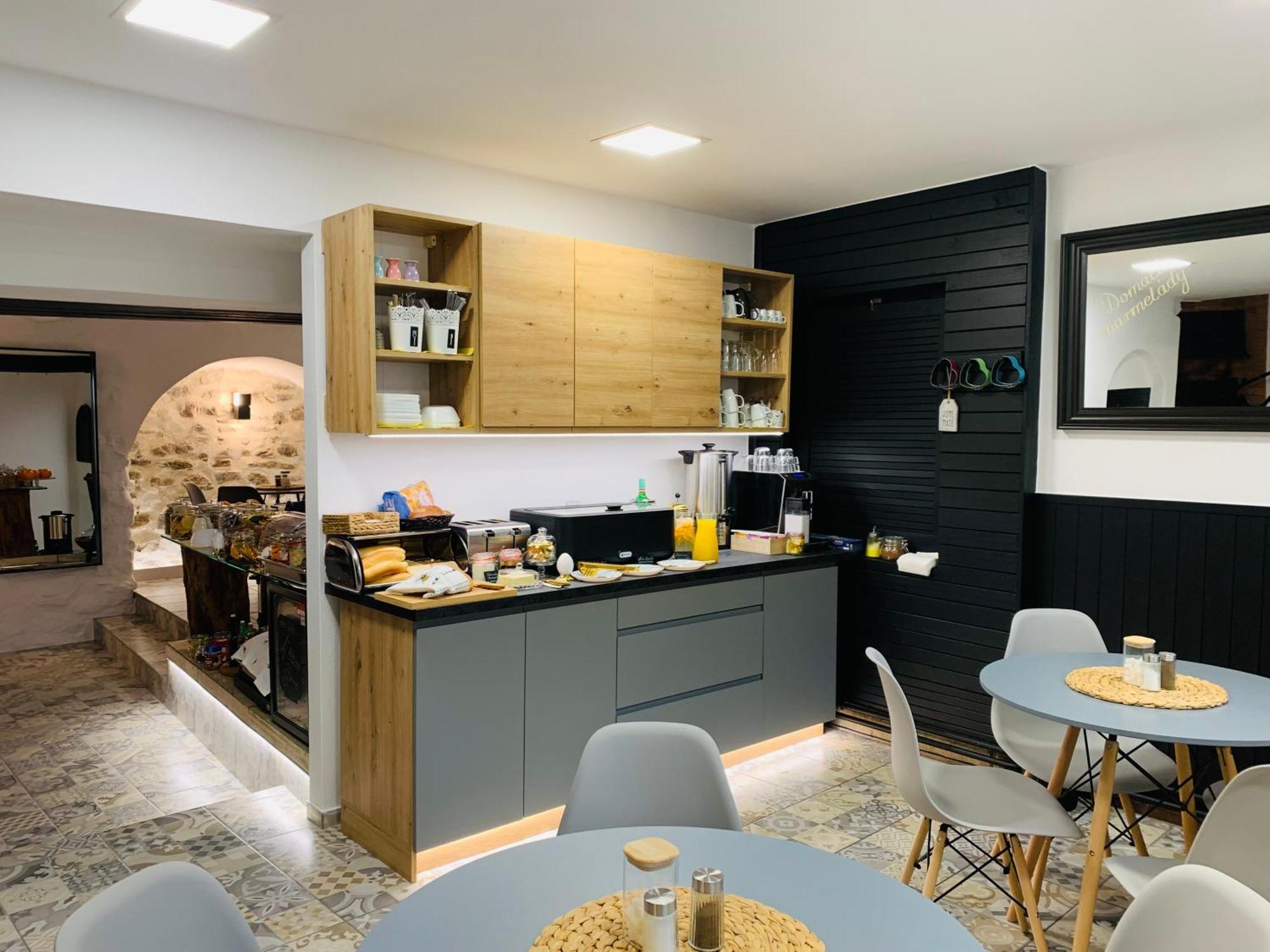 Boutique Apartments U Rolanda, Mikulasske Namesti Зноймо Екстер'єр фото
